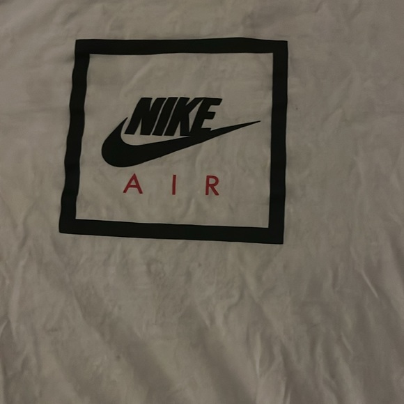 Nike shirts and one jordan - Picture 9 of 11